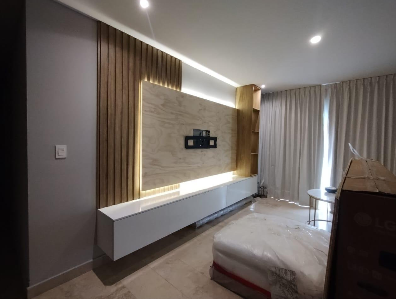 Mueble de TV C006